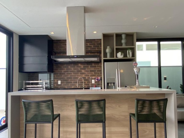 Casa 3 Suítes 344 metros em Mogi das Cruzes
