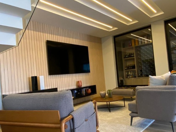 Casa 3 Suítes 344 metros em Mogi das Cruzes