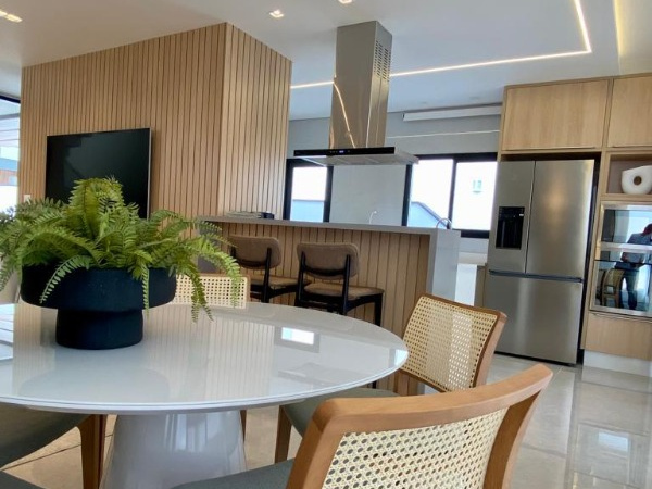 Casa 3 Suítes 344 metros em Mogi das Cruzes