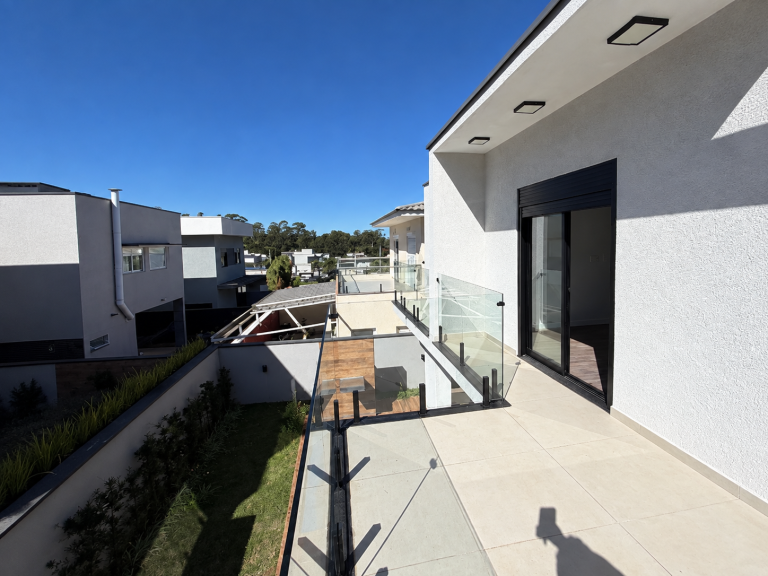 Casa 3 Suítes Piscina em Mogi das Cruzes
