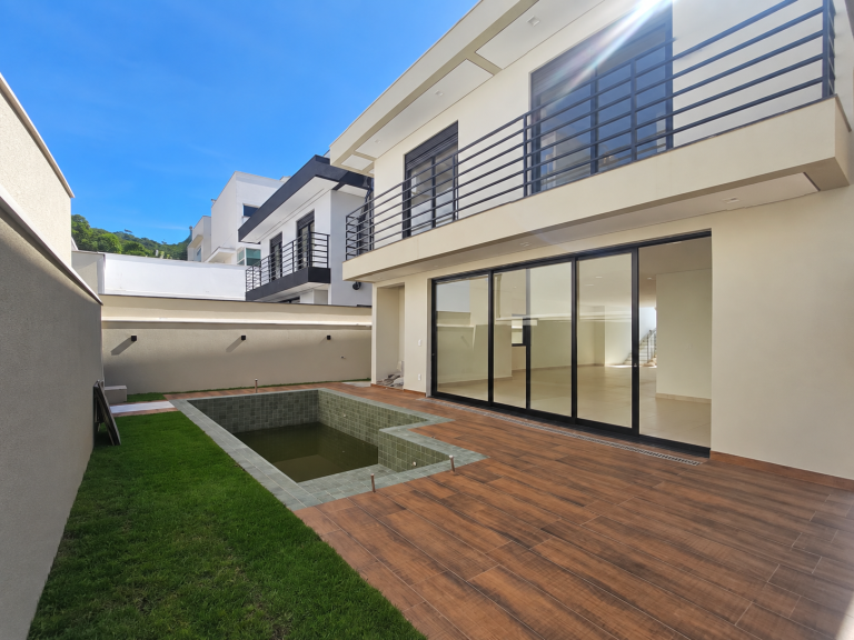 Casa 3 Suítes JARDIM em Mogi das Cruzes