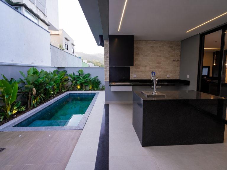 Casa 4 Suítes 3 Closet em Mogi das Cruzes