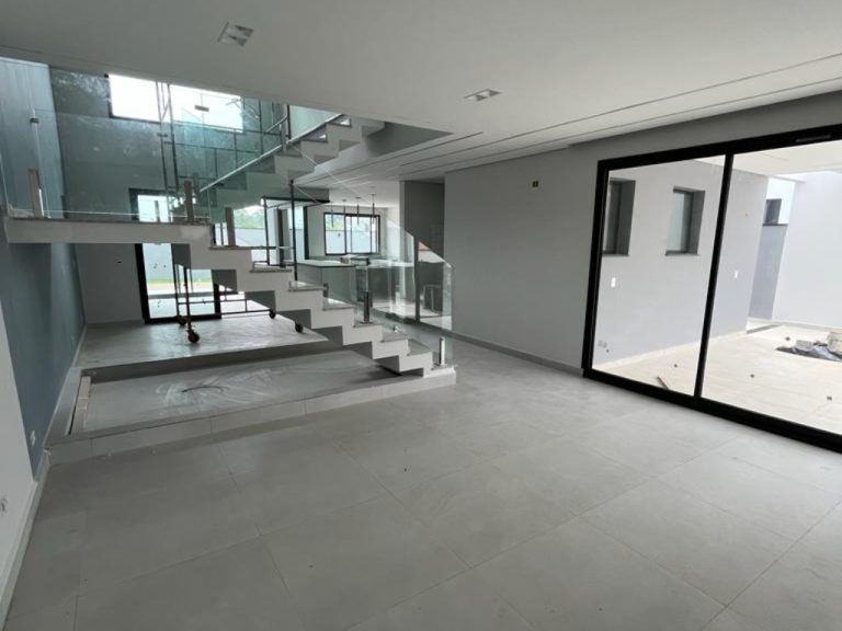 Casa 3 Dorm Goumert em Mogi das Cruzes