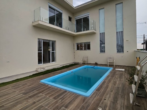 Casa 3 Suítes Vista Livre em Mogi das Cruzes
