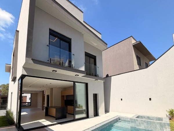 Casa 4 Dormitórios Banheira em Mogi das Cruzes