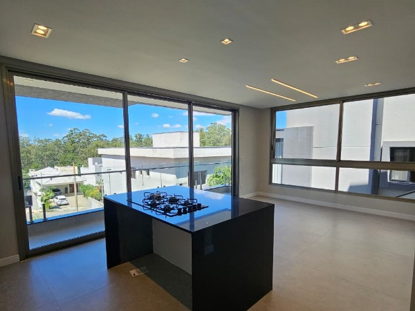 Casa 4 Suítes Piscina em Mogi das Cruzes