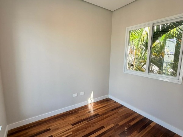Casa 4 Suítes 2 Lotes em Mogi das Cruzes
