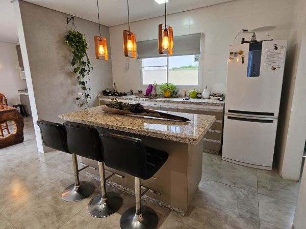 Casa 3 Suítes Vista Livre em Mogi das Cruzes