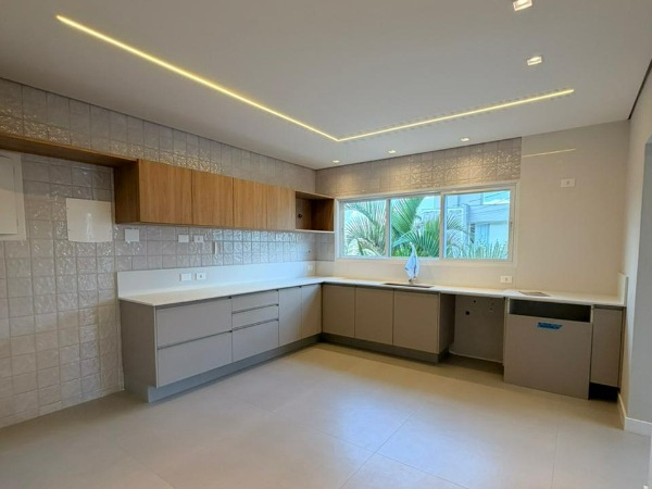 Casa 4 Suítes 2 Lotes em Mogi das Cruzes