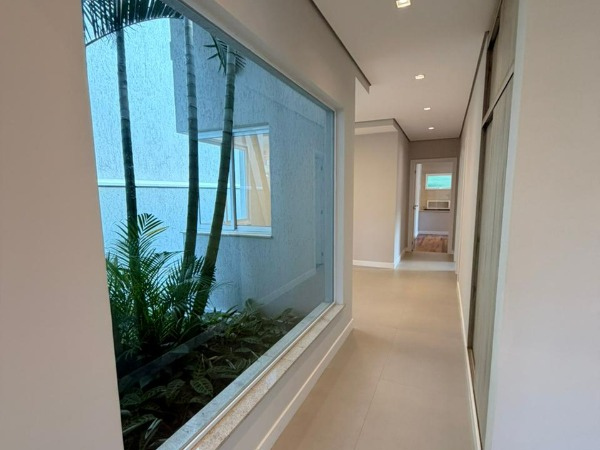 Casa 4 Suítes 2 Lotes em Mogi das Cruzes