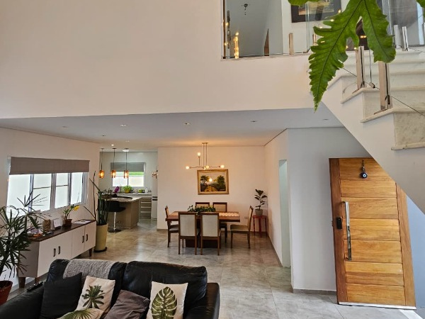 Casa 3 Suítes Vista Livre em Mogi das Cruzes