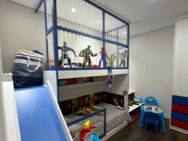 Casa 4 Suítes Porteira Fechada em Mogi das Cruzes