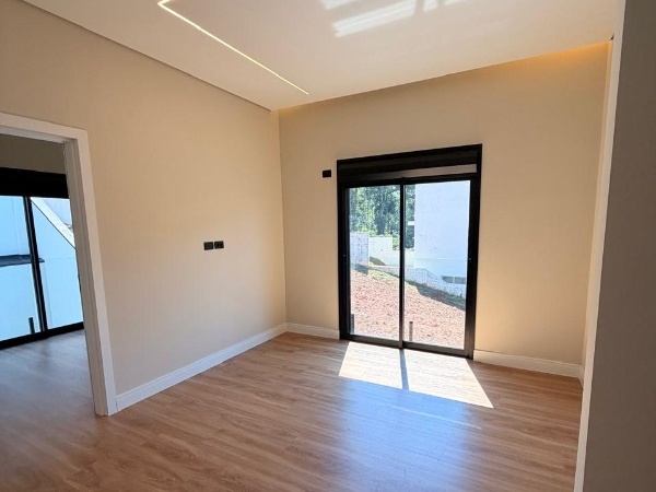 Casa 4 Dormitórios Banheira em Mogi das Cruzes