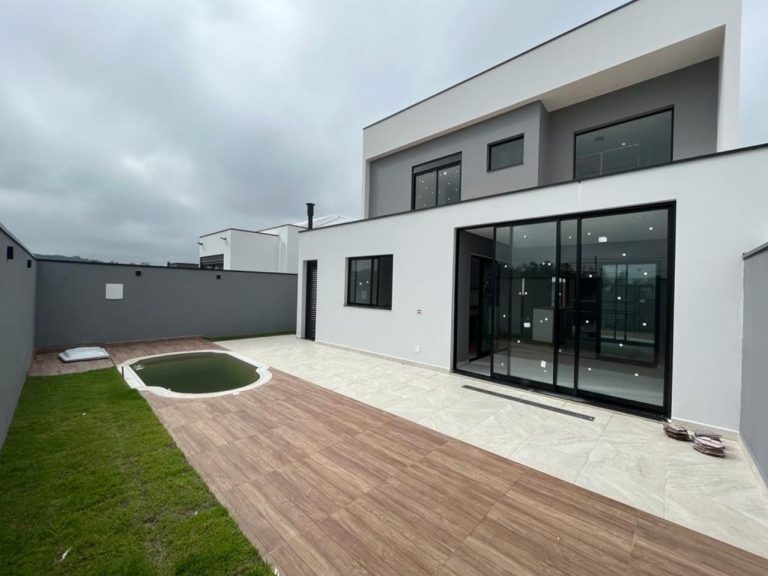Casa 3 Dorm Goumert em Mogi das Cruzes