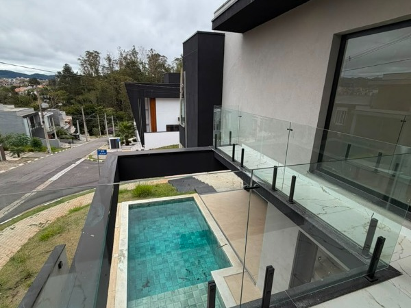 Casa 3 Suítes Varanda em Mogi das Cruzes