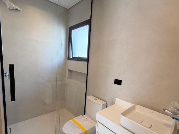 Casa 4 Dormitórios Banheira em Mogi das Cruzes
