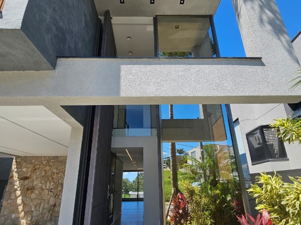 Casa 4 Suítes Piscina em Mogi das Cruzes