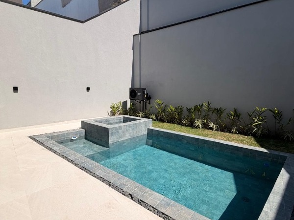 Casa 4 Dormitórios Banheira em Mogi das Cruzes