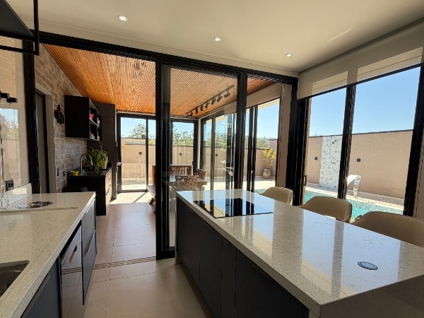Casa 4 Suítes Porteira Fechada em Mogi das Cruzes