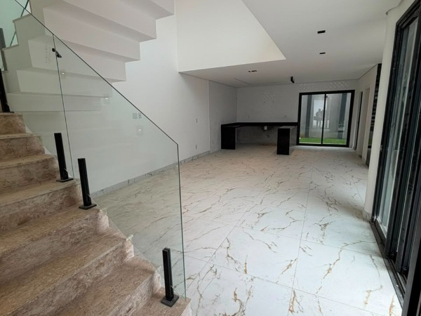Casa 3 Suítes Varanda em Mogi das Cruzes