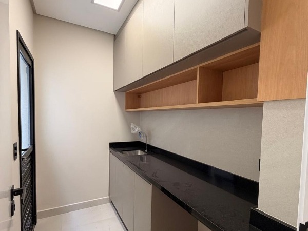 Casa 4 Dormitórios Banheira em Mogi das Cruzes