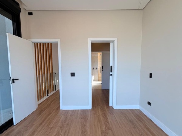Casa 4 Dormitórios Banheira em Mogi das Cruzes