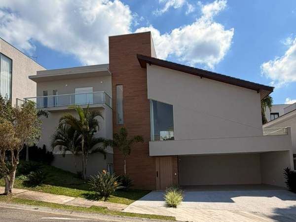 Casa 4 Suítes 2 Lotes em Mogi das Cruzes