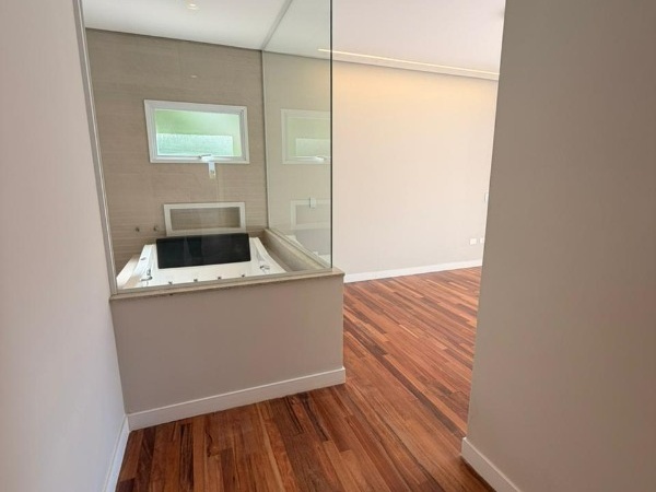 Casa 4 Suítes 2 Lotes em Mogi das Cruzes