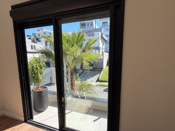 Casa 4 Suítes Sauna em Mogi das Cruzes