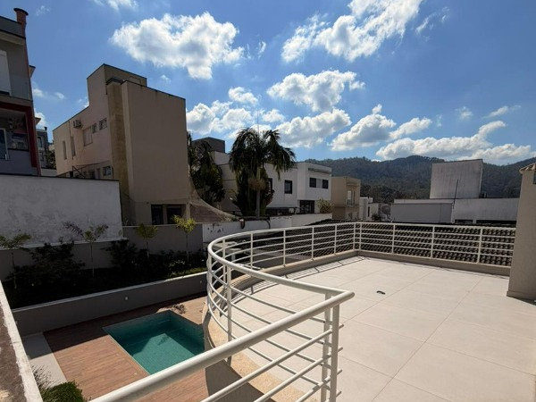 Casa 4 Suítes 2 Lotes em Mogi das Cruzes