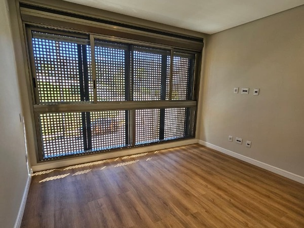 Casa 4 Suítes Piscina em Mogi das Cruzes