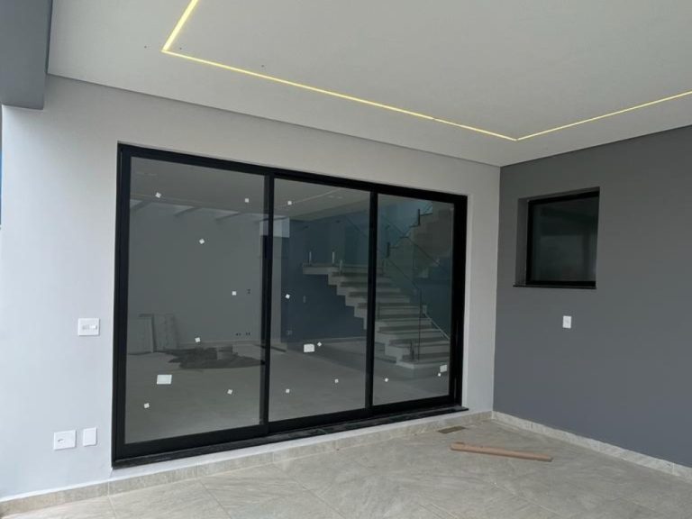 Casa 3 Dorm Goumert em Mogi das Cruzes