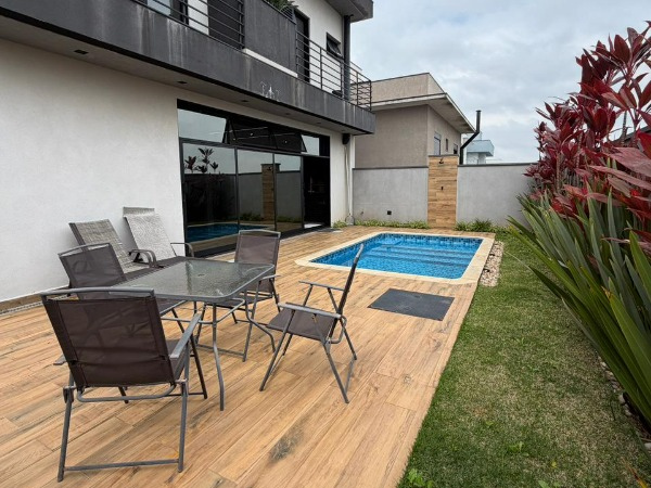Casa 3 Suítes Quintal em Mogi das Cruzes