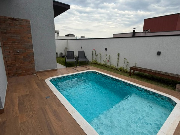 Casa 3 Suítes Ar Condicionado em Mogi das Cruzes