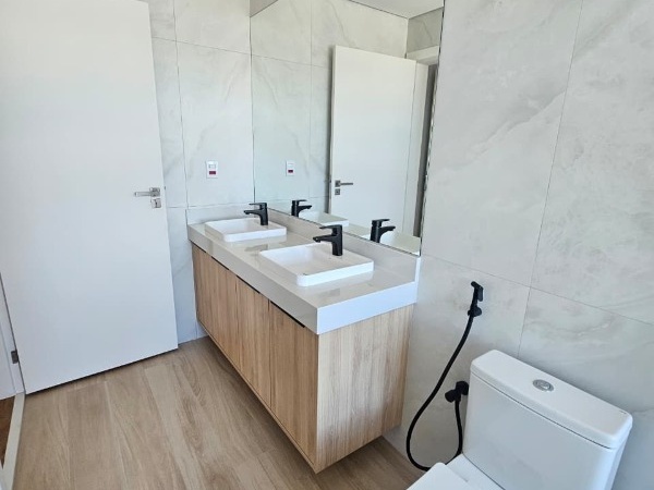 Casa 4 Suítes 2 Closet em Mogi das Cruzes