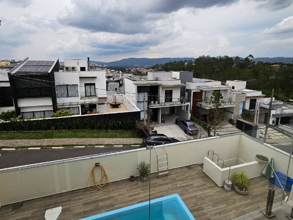 Casa 3 Suítes Vista Livre em Mogi das Cruzes