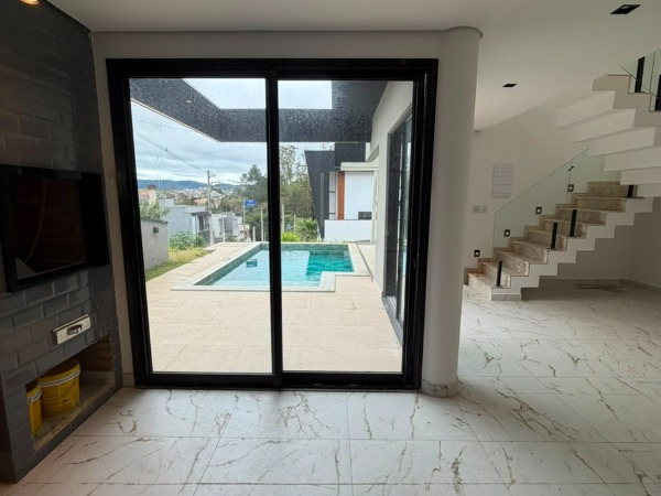 Casa 3 Suítes Varanda em Mogi das Cruzes