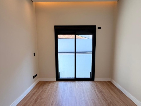 Casa 4 Dormitórios Banheira em Mogi das Cruzes