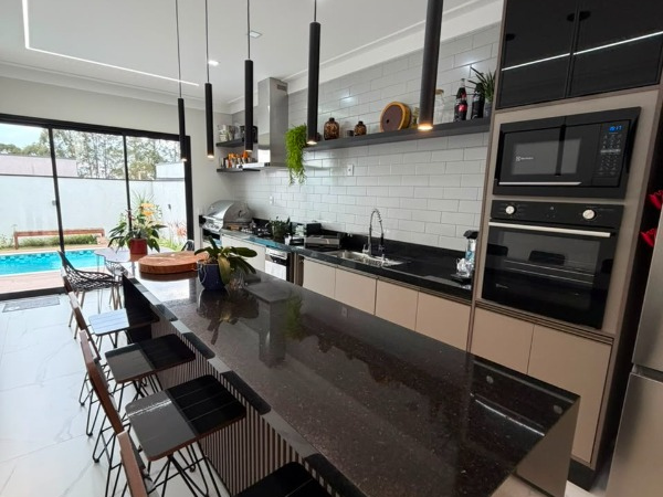 Casa 3 Suítes Ar Condicionado em Mogi das Cruzes