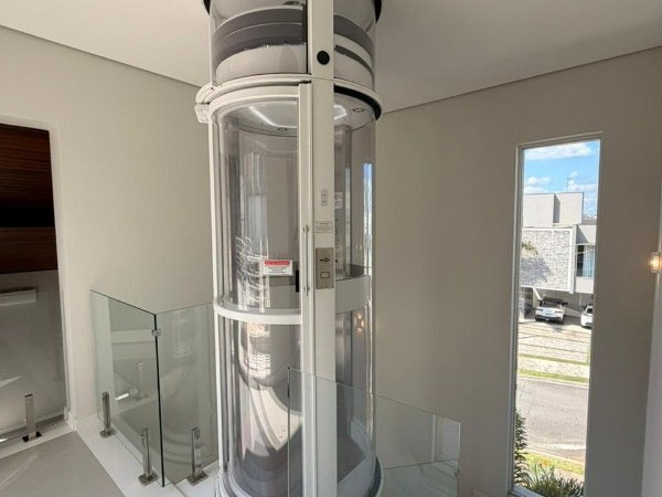 Casa 4 Suítes 2 Lotes em Mogi das Cruzes
