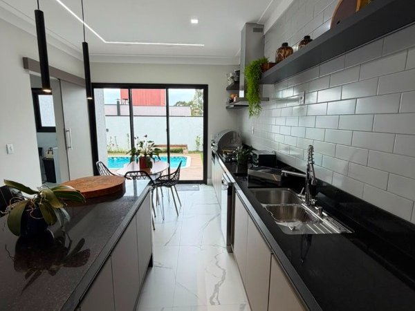 Casa 3 Suítes Ar Condicionado em Mogi das Cruzes