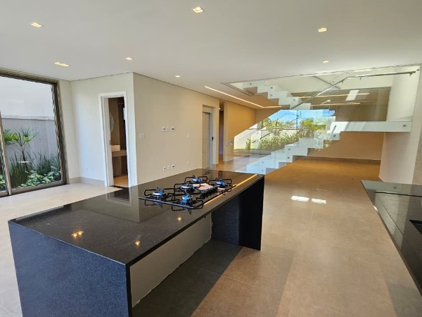 Casa 4 Suítes Piscina em Mogi das Cruzes